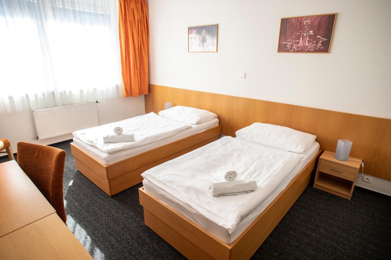 Hotel Puls Острава Экстерьер фото