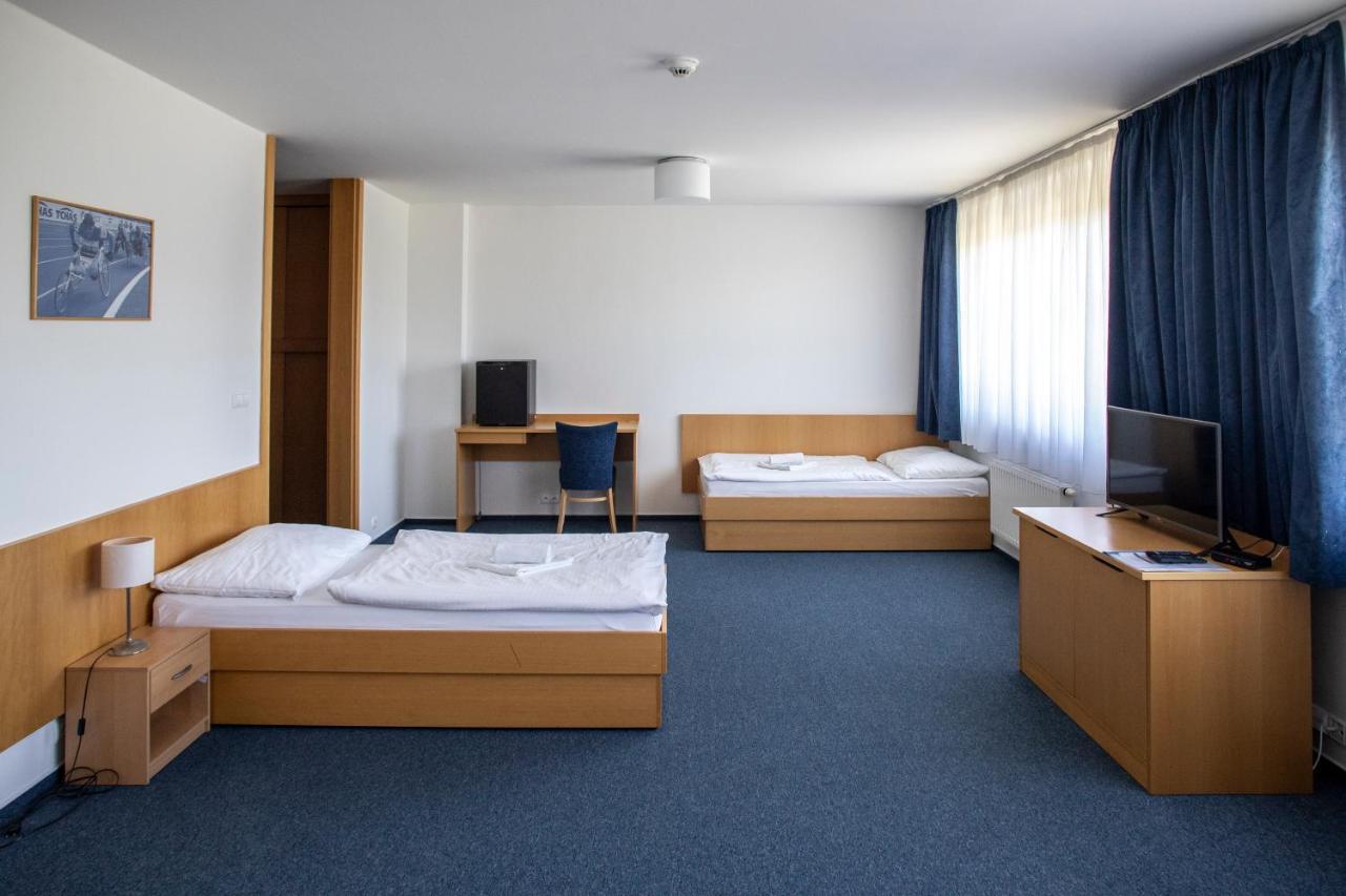 Hotel Puls Острава Экстерьер фото